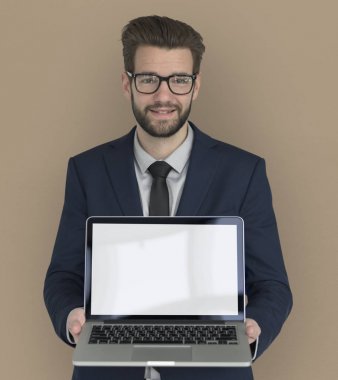 İşadamı gösteren dizüstü Studio