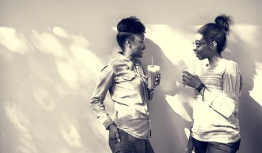 arkadaşlarım kokteyl içme