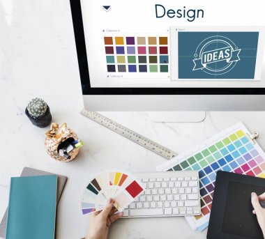 Masada çalışan tasarımcı