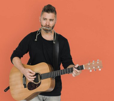 adam gitar ve mızıka