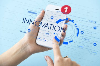 akıllı telefon elinde 