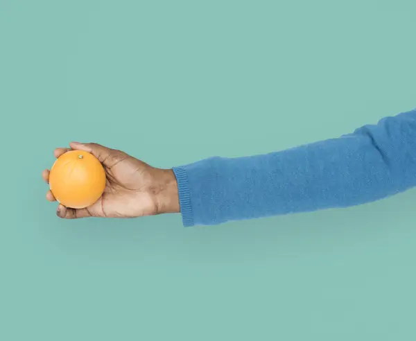 Hand holding orange — Stock Photo, Image