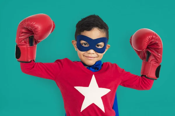 Chlapec nosí Boxerské rukavice — Stock fotografie