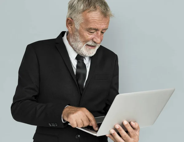 Geschäftsfrau mit Laptop — Stockfoto