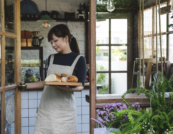 Waitress holding tray with bread — Stock Photo, Image