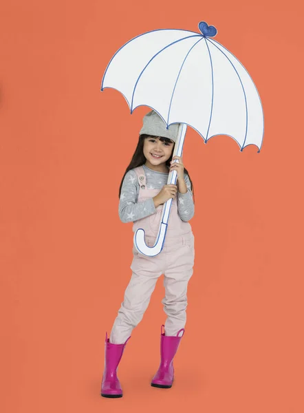 Menina segurando guarda-chuva falso — Fotografia de Stock