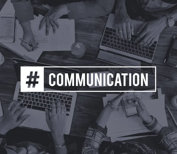 Dizüstü bilgisayarlar ile Hint insanlar