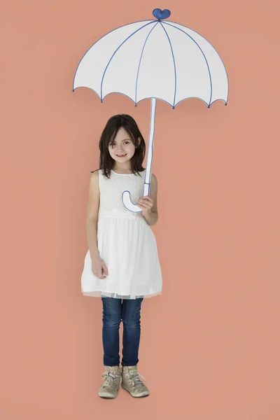 Menina segurando guarda-chuva falso — Fotografia de Stock