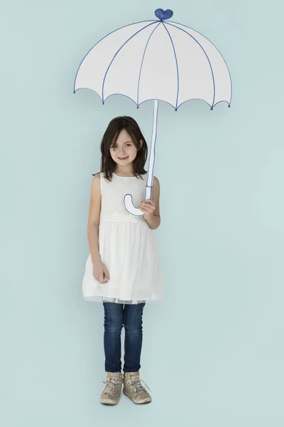 Menina segurando guarda-chuva falso — Fotografia de Stock