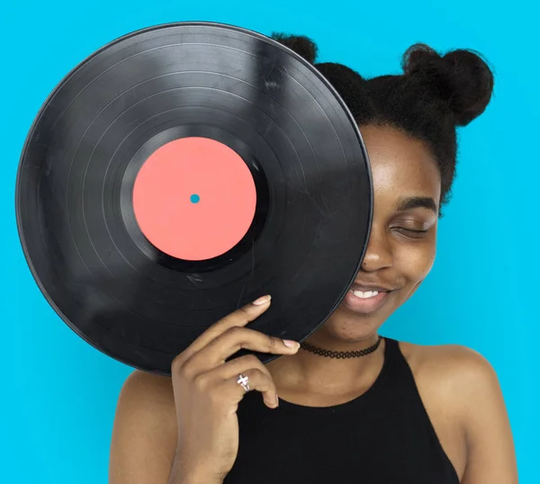 Mujer cubriendo cara por disco de vinilo —  Fotos de Stock