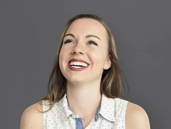 Mulher branca alegre sorrindo — Fotografia de Stock