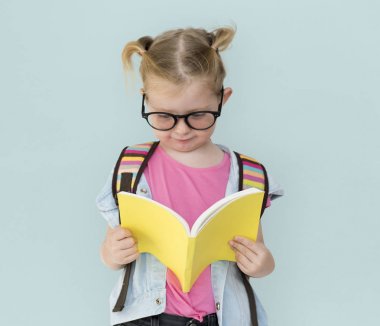  Kız okuma ders kitabı