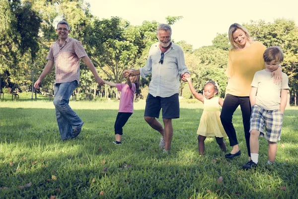 Familie tijd samen doorbrengen — Stockfoto