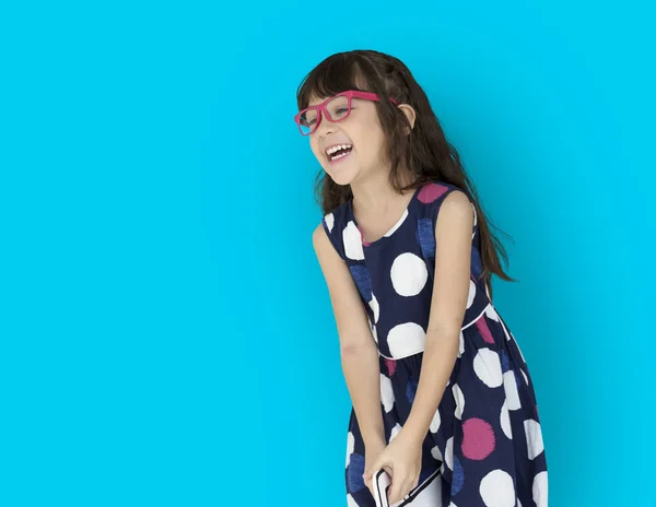 Roztomilá malá holka v brýlích — Stock fotografie
