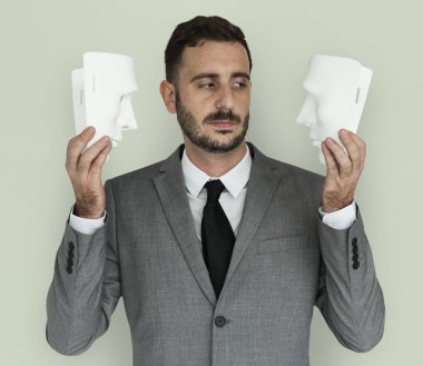 Sakallı işadamı maskeleri holding