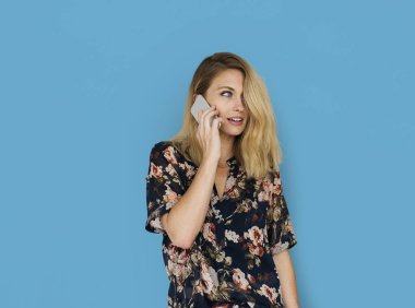 kadın stüdyoda poz