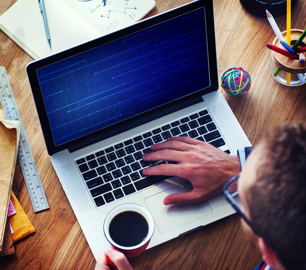 Zakenman met laptop — Stockfoto