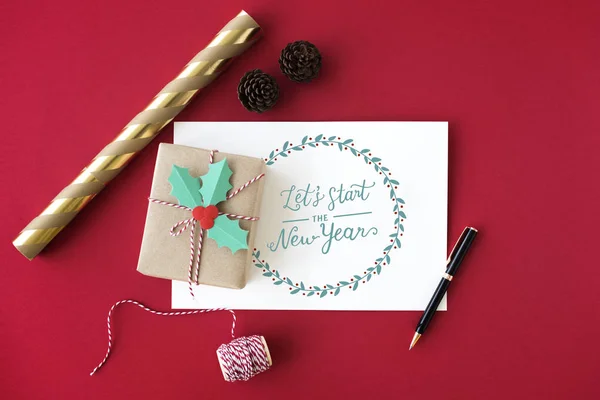 Caixa com cartão de felicitações de Natal — Fotografia de Stock