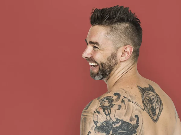 Caucasico uomo con barba posa in studio — Foto Stock