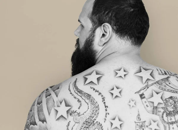Man met tattoo op rug — Stockfoto