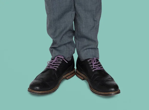 Mužské nohy v botách — Stock fotografie