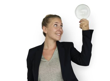 Stüdyoda poz veren iş kadını