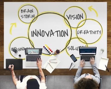 projede çalışan iş adamları