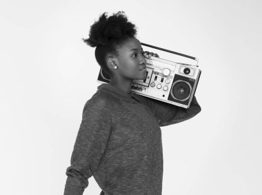 Afrikalı kadın stüdyoda poz