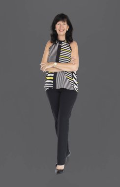 kadın stüdyoda poz