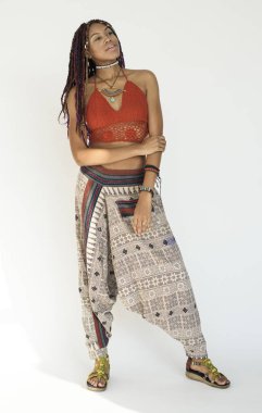 Rasta saçlı Afrikalı kadın.