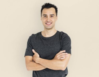 Studio gülümseyen adam