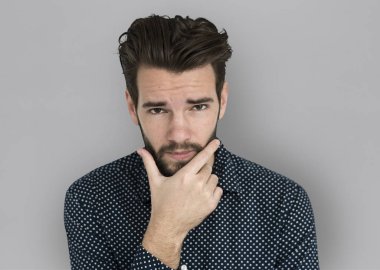 yakışıklı adam düşünme sakallı 