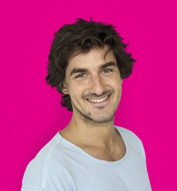 Stüdyoda poz veren adam