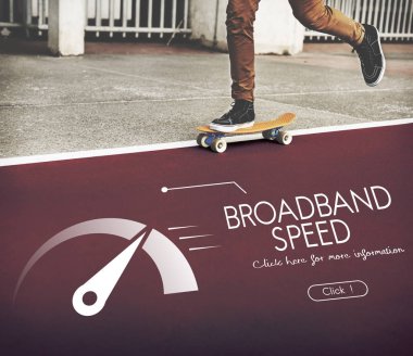 Çocuğun kuruş tahta üzerinde atış kırpılmış