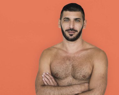 çapraz kolları olan adam