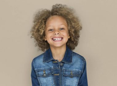 Çocuk afro saç modeli ile