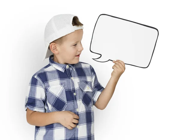 Niño sosteniendo discurso burbuja — Foto de Stock
