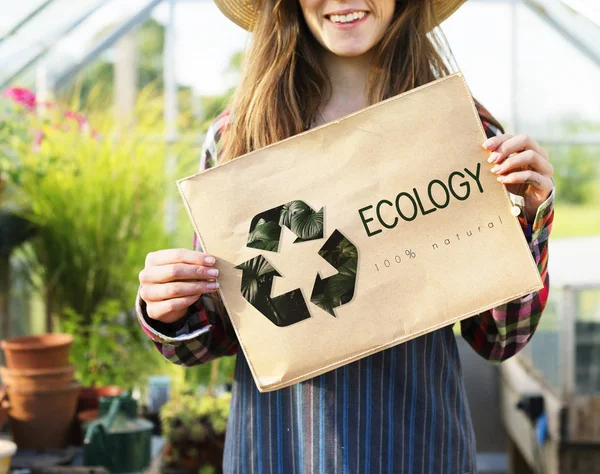 Landwirt mit Plakat — Stockfoto