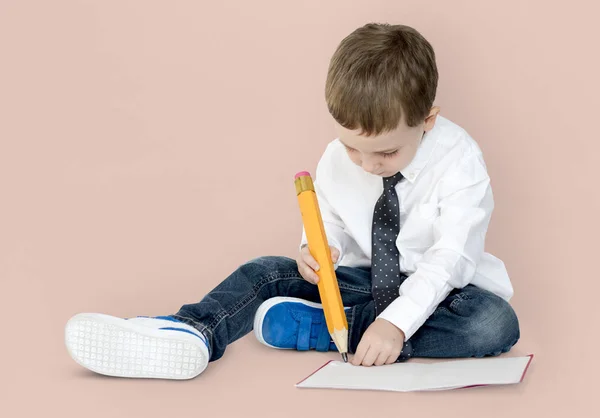 Ragazzo Disegno sulla carta — Foto Stock