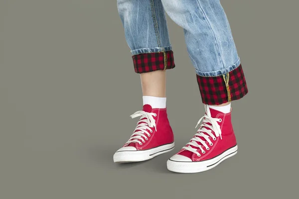 Zapatillas y pantalones vaqueros rojos S — Foto de Stock