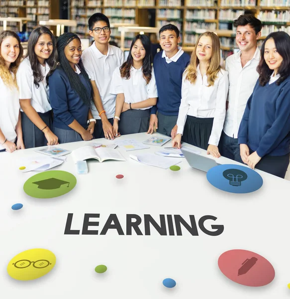 Studenten die samen studeren — Stockfoto