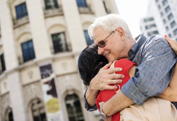 Senior couple embracing — Stock Photo, Image