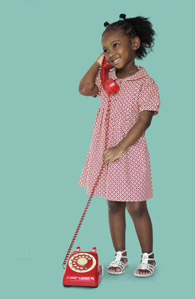 Africano chica hablando por teléfono — Foto de Stock