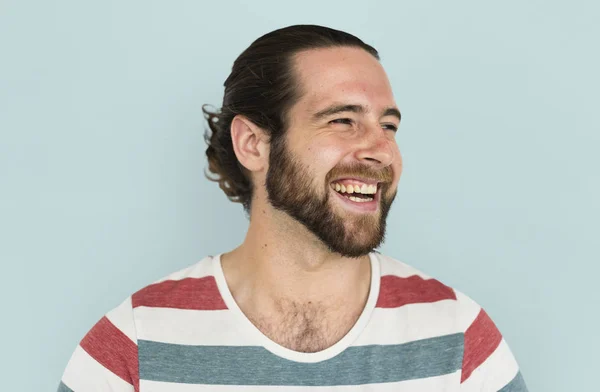 Sorridente barbudo homem no estúdio — Fotografia de Stock