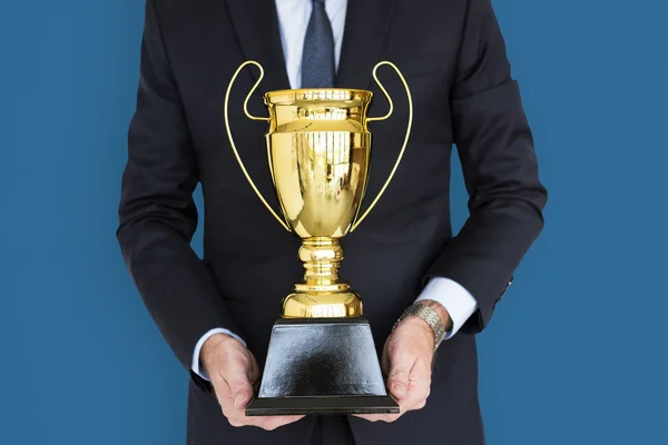 Hombre de negocios con trofeo Premio —  Fotos de Stock