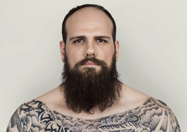 Homem com barba e tatuagem — Fotografia de Stock