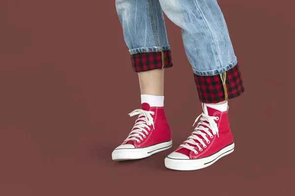 Zapatillas y pantalones vaqueros rojos S — Foto de Stock