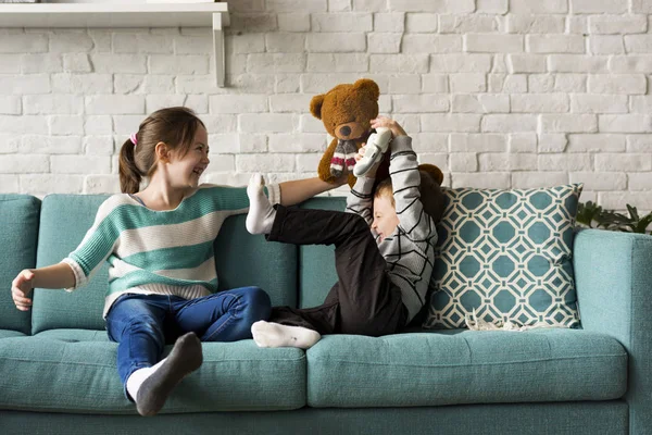 Brother and sister playing at home — Stock Photo, Image