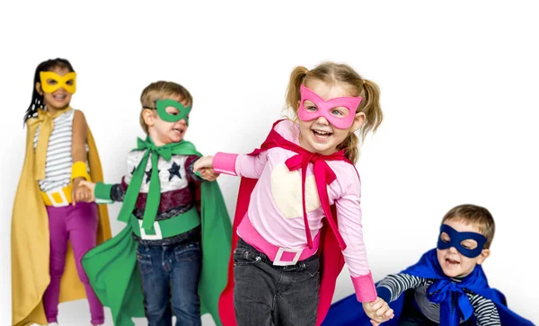 儿童在超级英雄的服装 — 图库照片