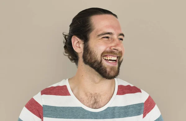 Studio sakallı adam gülümseyen — Stok fotoğraf